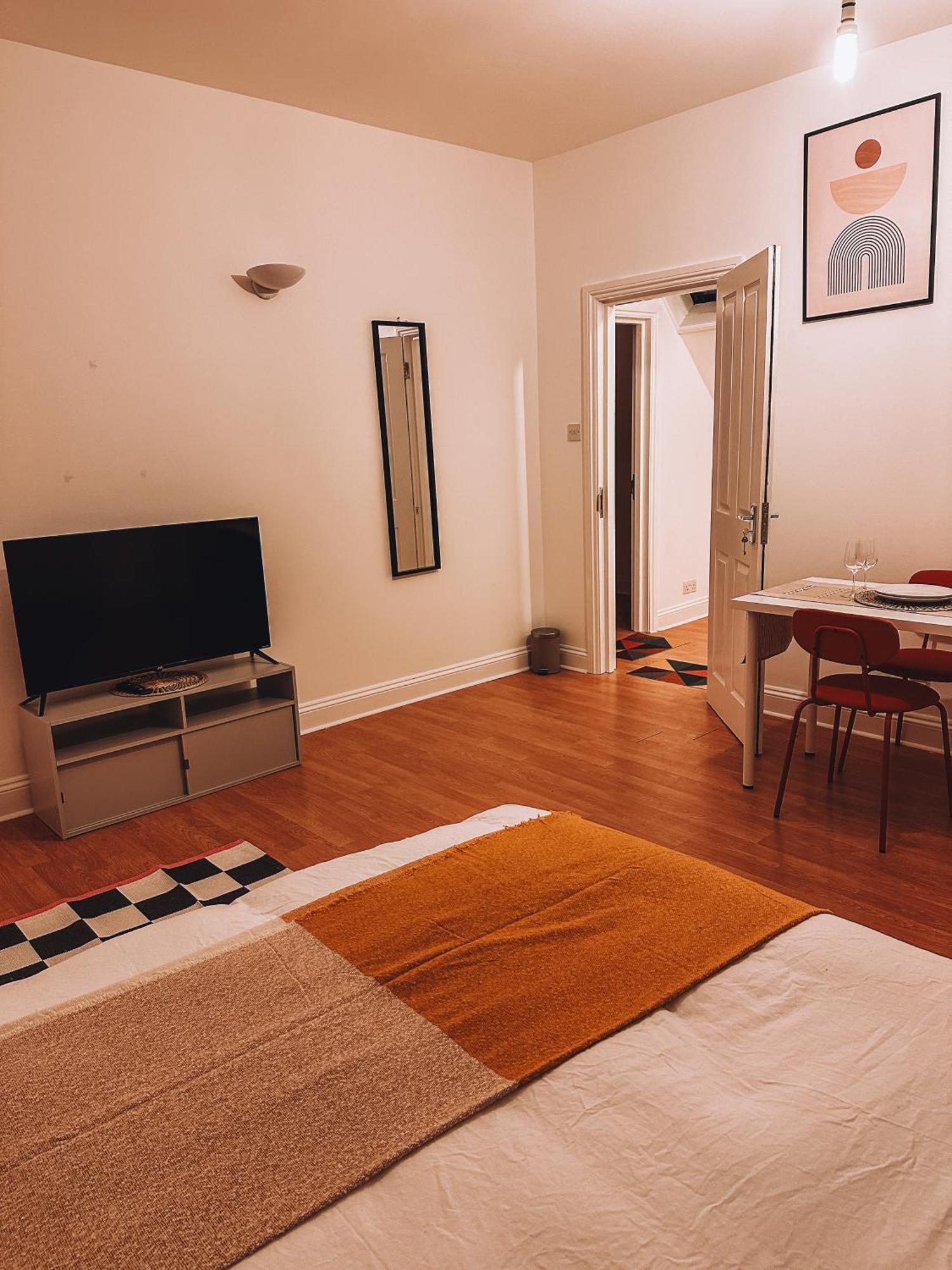 Spacious 3 Rooms In Tooting Лондон Экстерьер фото