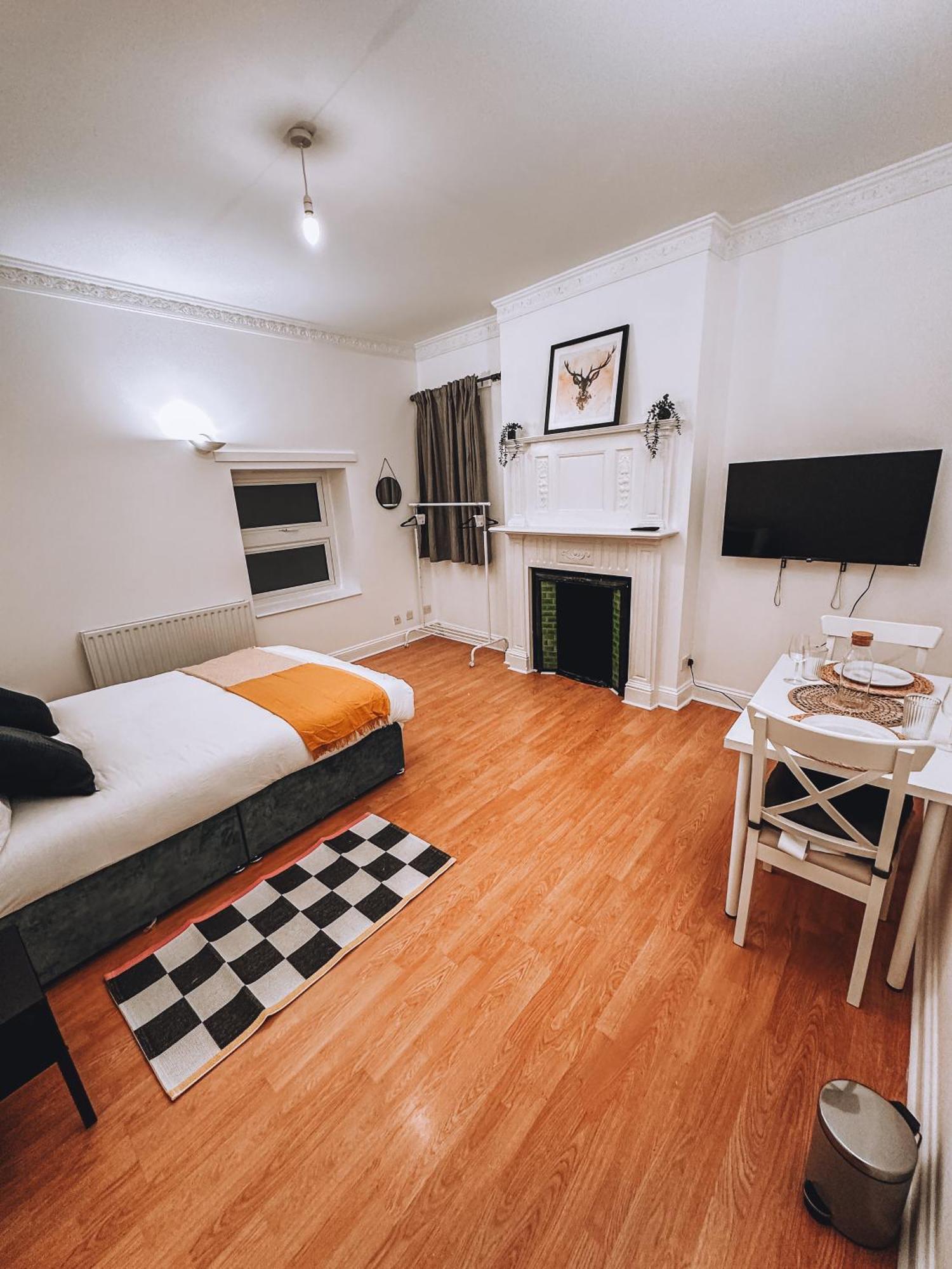 Spacious 3 Rooms In Tooting Лондон Экстерьер фото